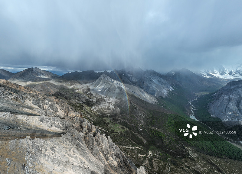 四川甘孜稻城亚丁群山风光图片素材