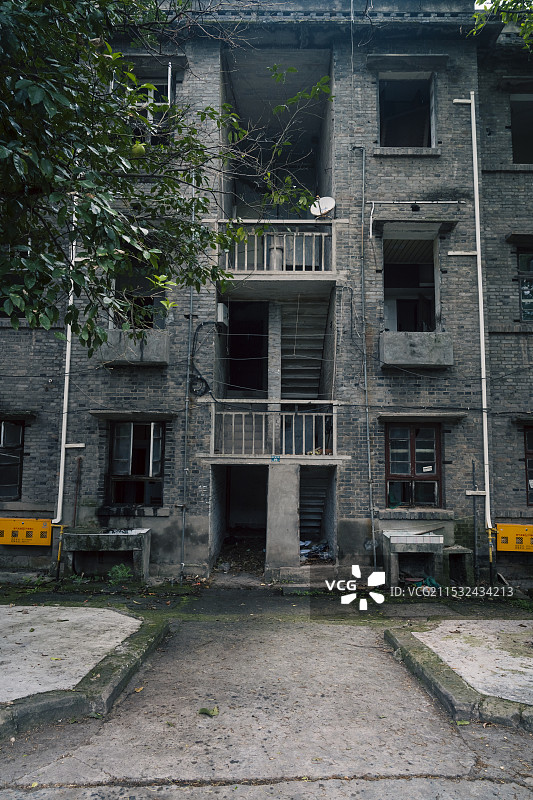 极富年代感的国营老厂家属楼图片素材