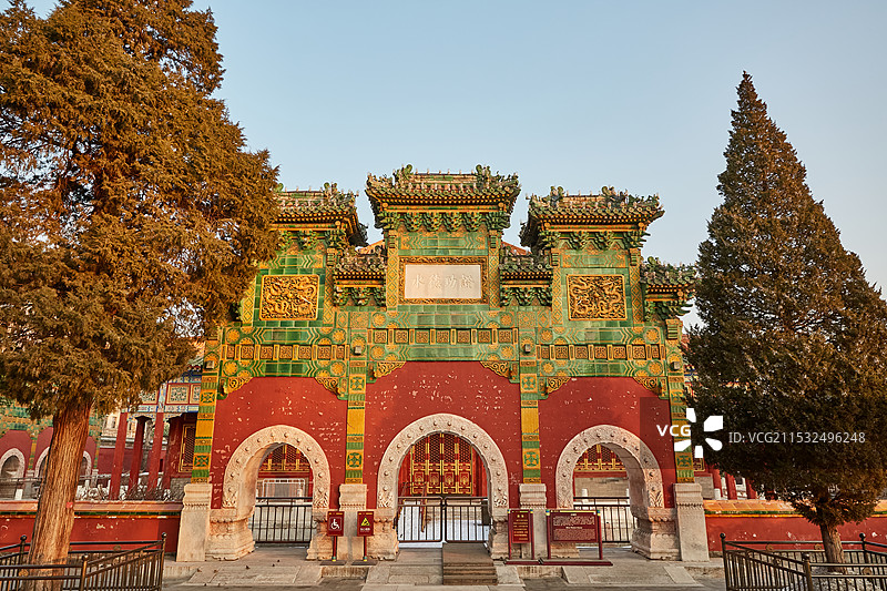 北京北海公园小西天琉璃牌坊图片素材