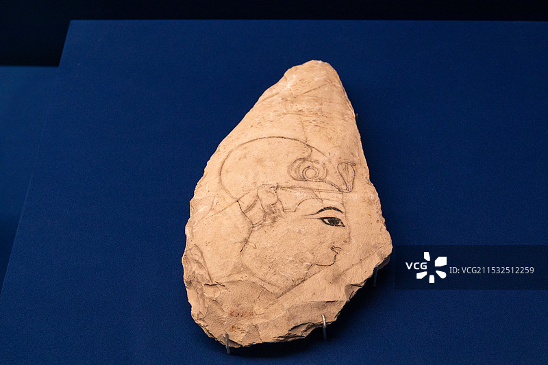 上海博物馆埃及文物展国王头像草图石片  新王国时期(公元前1550-前1069年) 埃及国家博物馆图片素材