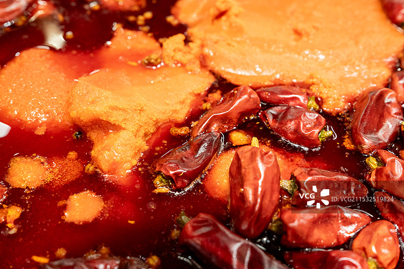四川成都麻辣火锅锅底特写图片素材