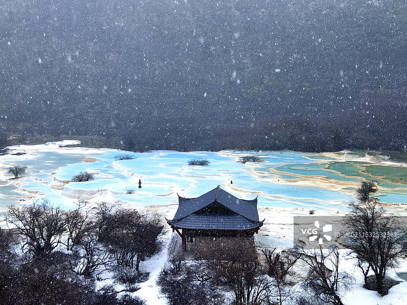 黄龙五彩池图片素材