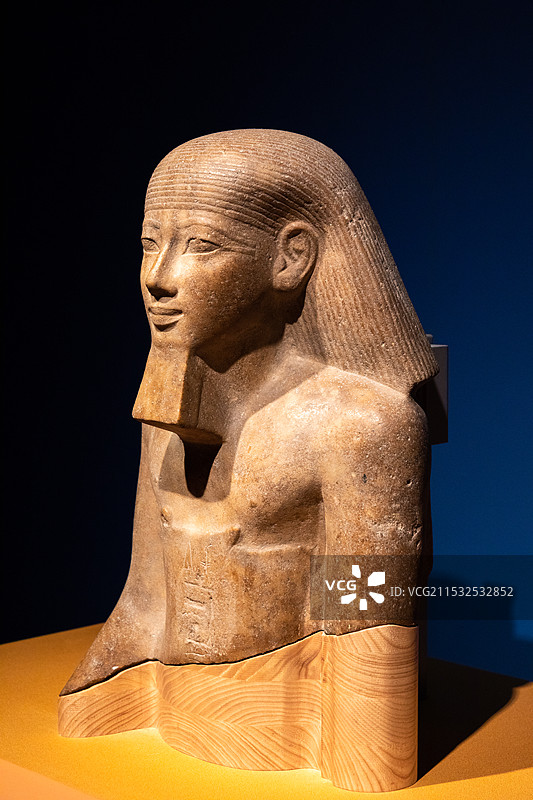 上海博物馆埃及文物展戴有假胡须的国王像 石英岩新王国时期(公元前1550-前1069年) 哈杰省博物图片素材