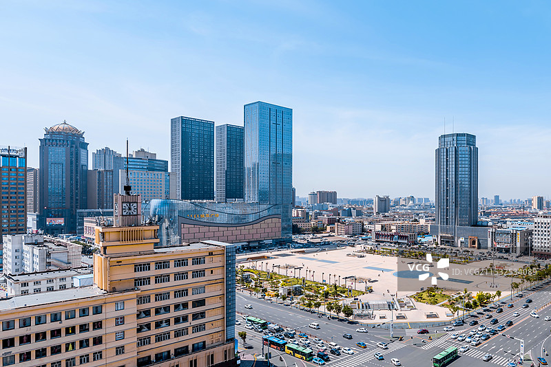 中国内蒙古呼和浩特新华广场高视角城市风光图片素材