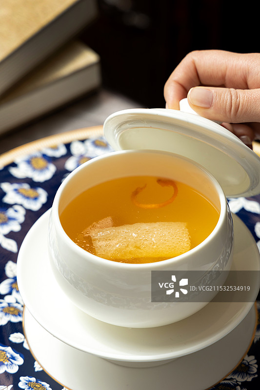 竹荪松茸海参虫草花煲汤营养汤高汤滋补养生图片素材