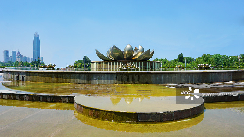 济南泉城广场 - 音乐喷泉主体 - 莲花雕塑  美哒哒图片素材
