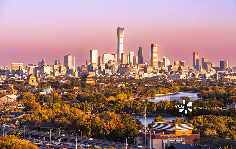 北京市西城区瞰什刹海、钟鼓楼与CBD同框秋日风光图片素材