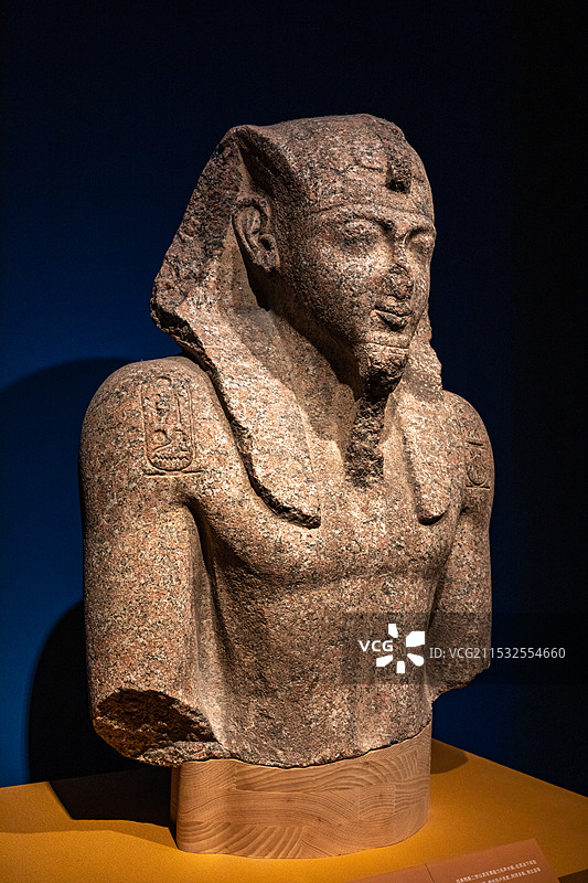 上海博物馆埃及文物展拉美西斯二世像 花岗岩新王国时期(公元前1550-前1069年) 马特鲁省博物馆图片素材