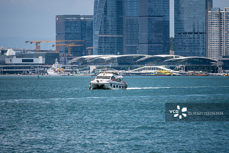 厦门海滨风光与游船图片素材