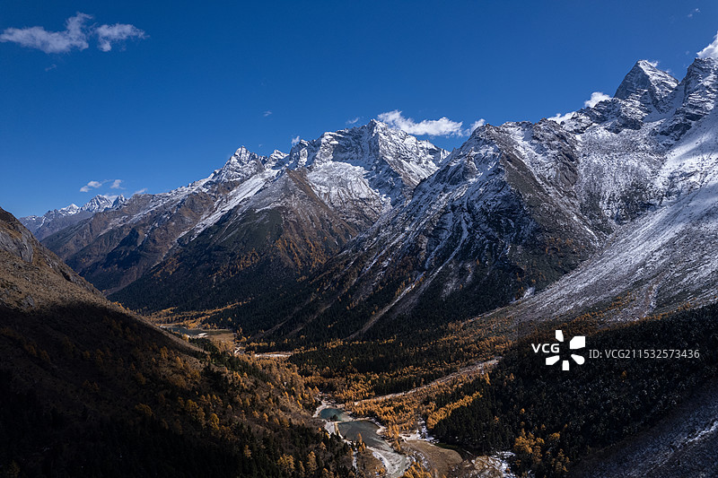 川西毕棚沟燕子岩秋天彩林图片素材