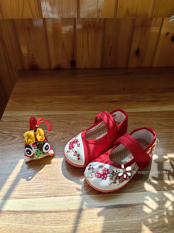 绣花鞋图片素材