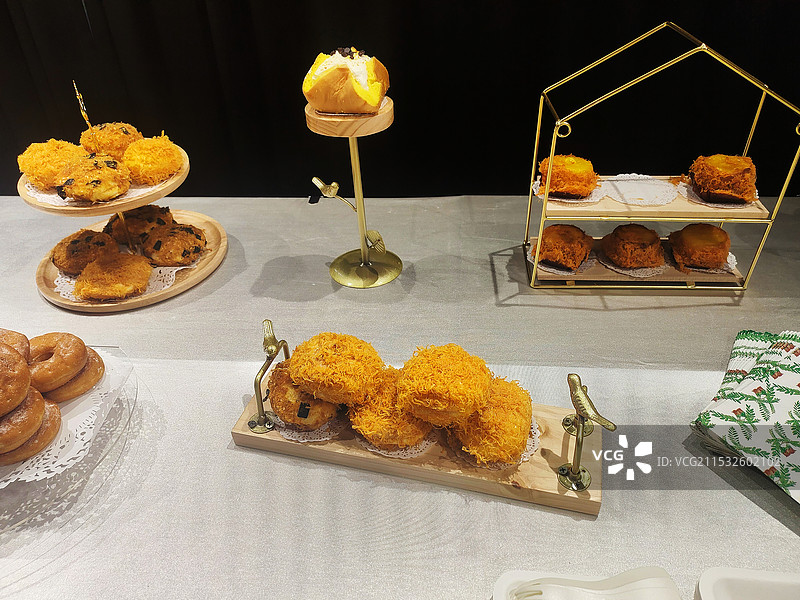 餐桌上食物的高角度视图图片素材