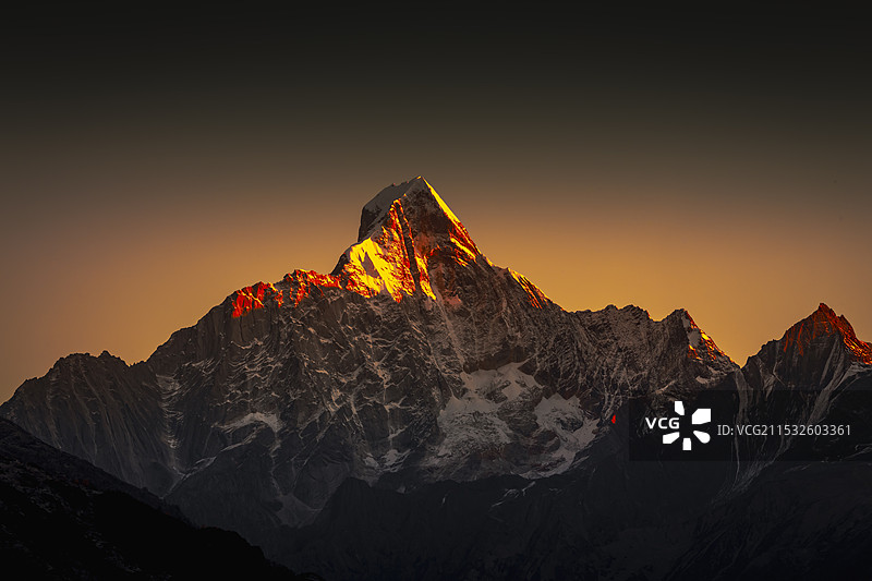 四姑娘山幺妹峰图片素材