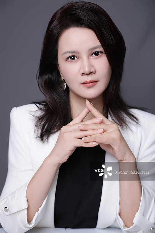 年轻美女商务肖像图片素材