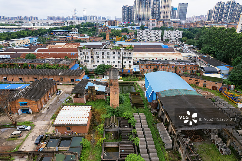 中国广西南宁市江南区五一中路，废弃铁路图片素材