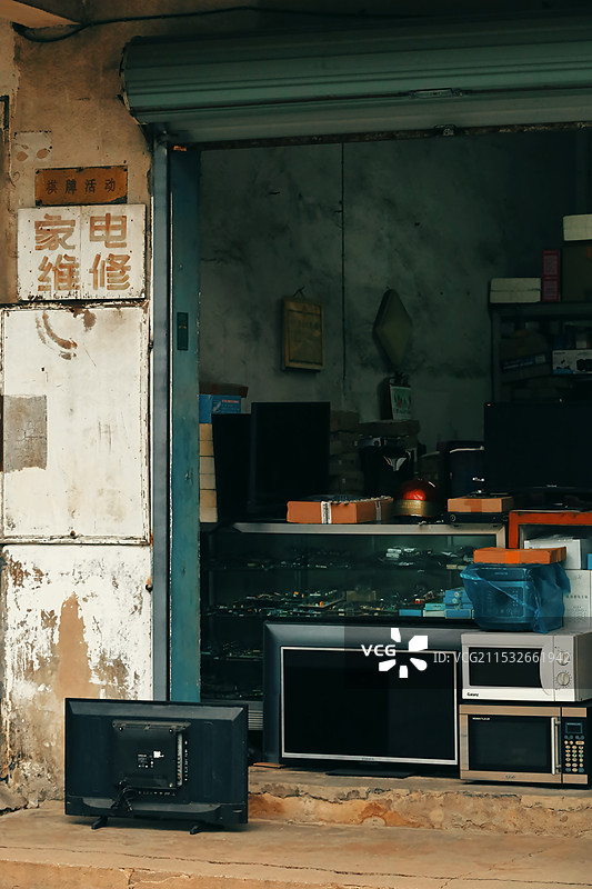 苏州江南水乡古镇的小县城老建筑图片素材