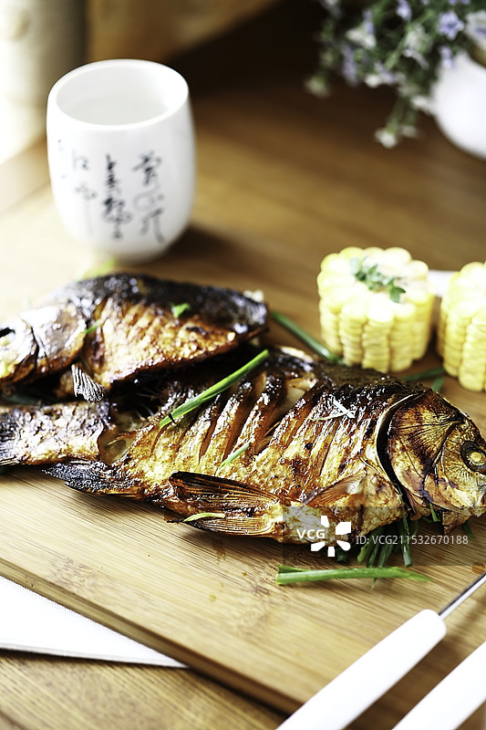 烤鲫鱼图片素材