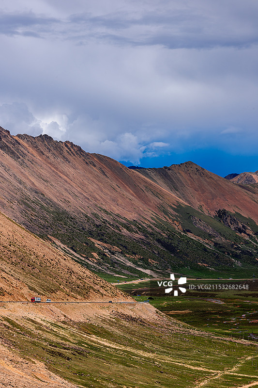 左贡东达山垭口夏日风光图片素材