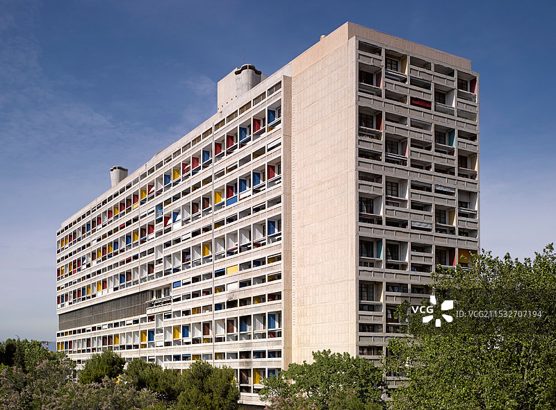 马赛联合住宅，法国。建筑师：勒·柯布西耶，1952年。整体外观视图。图片素材