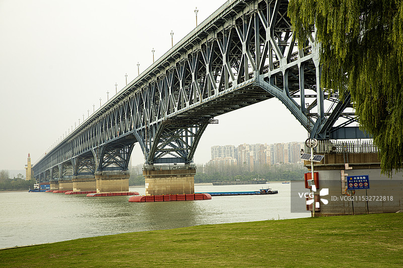 秋天的南京长江大桥和引桥图片素材