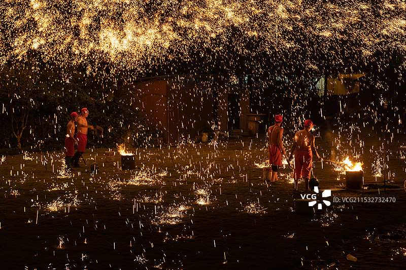 新都锦门打铁花-漫天星火图片素材