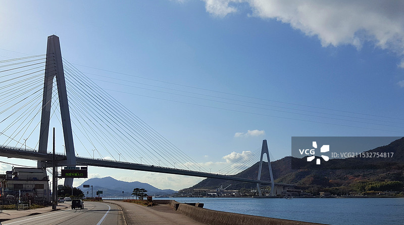 日本广岛县尾道市，岛波海道因岛段，连接因岛和生口岛的生口桥图片素材