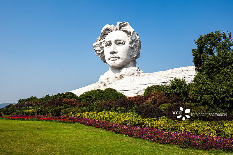 毛泽东青年雕像图片素材