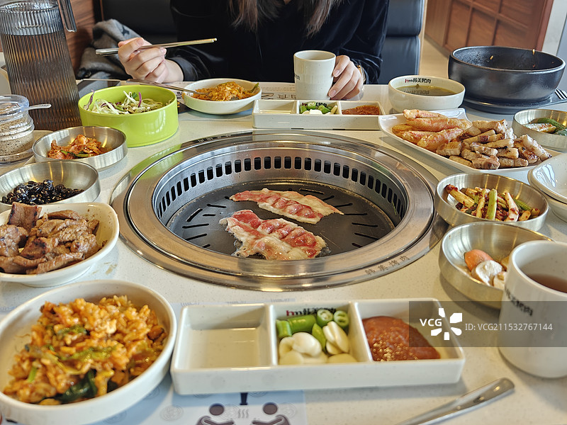 烤肉与芝士鸡蛋卷图片素材