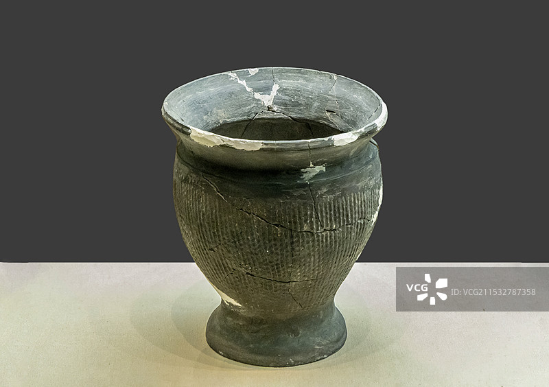 河北博物院（河北省博物馆）“河北商代文明”展：陶盂（藁城台西出土）图片素材