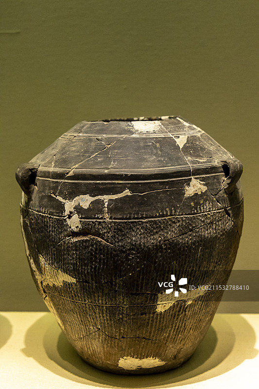 河北博物院（河北省博物馆）“河北商代文明”展：陶罍（藁城台西出土）图片素材