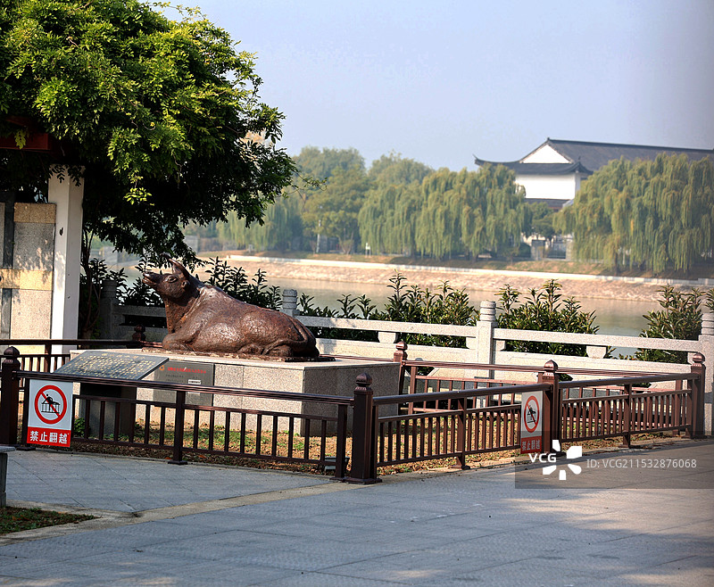 镇水铁牛图片素材