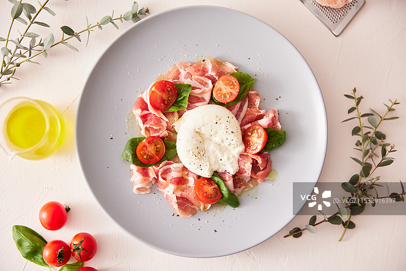 布拉塔奶酪菜肴图片素材