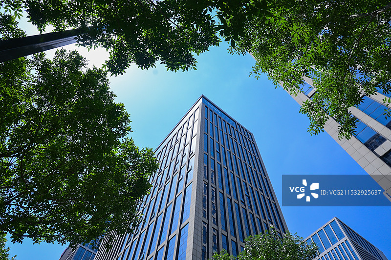 济南CBD仰望天空图片素材