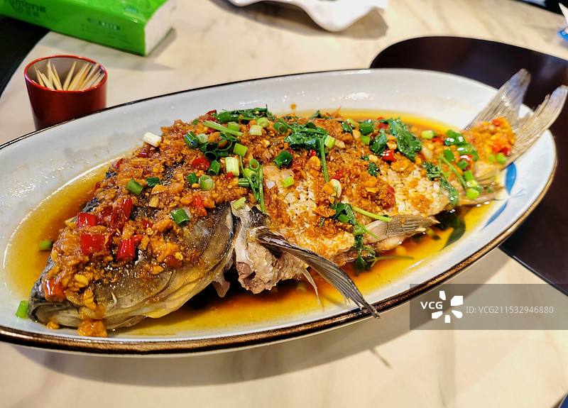 家人团聚宴上的美味瞬间记录图片素材