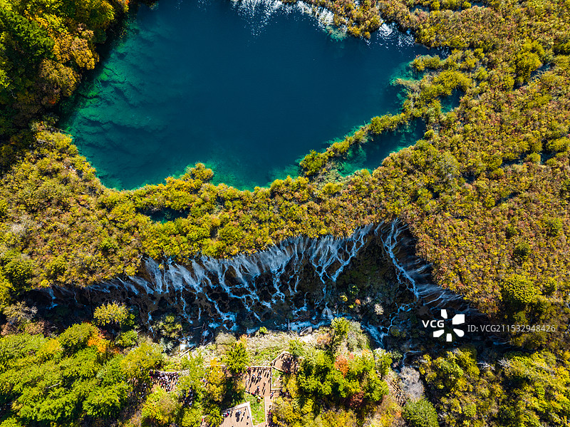 航拍四川九寨沟诺日朗瀑布图片素材
