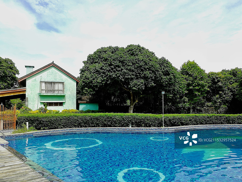 度假村里的游泳池图片素材