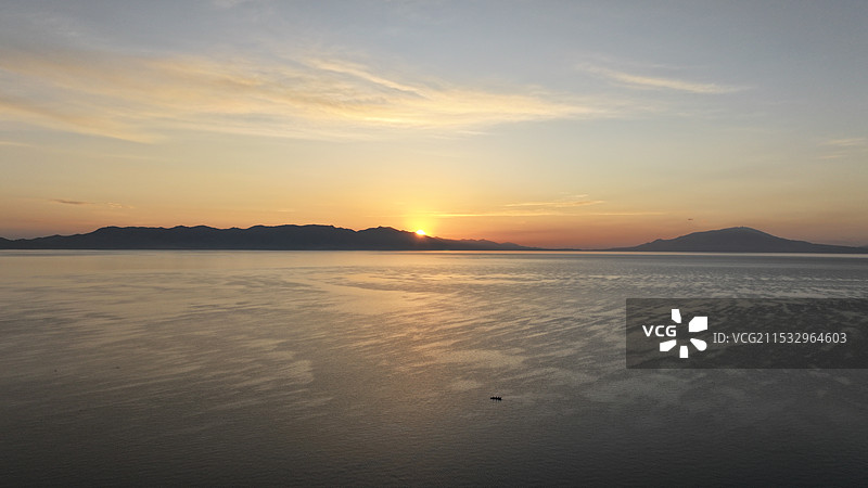 赛里木湖的日出图片素材