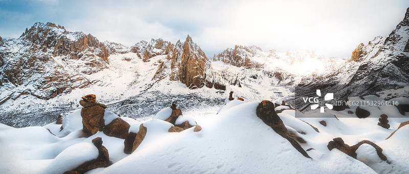 四川秘境莲宝叶则图片素材