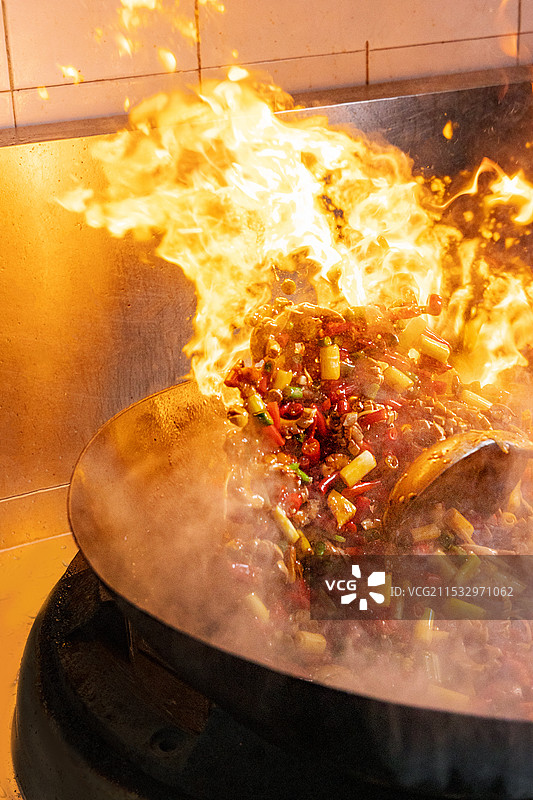 烟火气江湖菜热辣爆炒猛火螺蛳煲图片素材