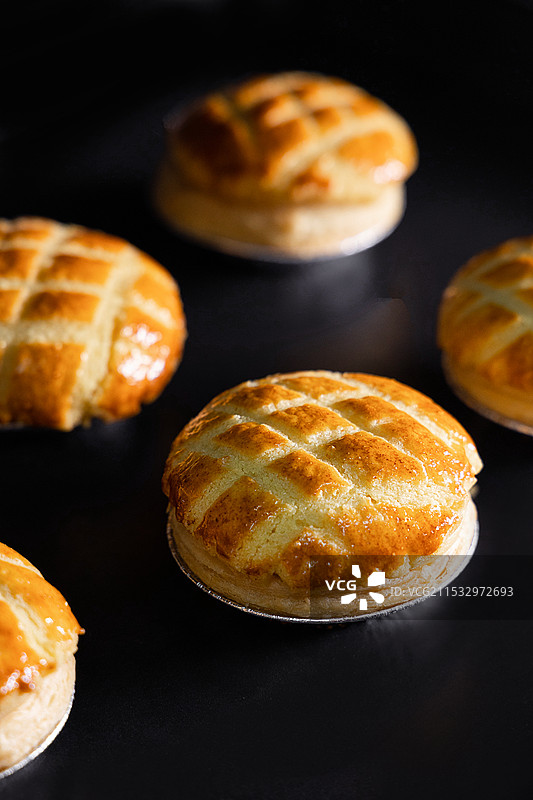 港式风味菠萝蛋挞菠萝包叉烧包喷香现烤粤式小点点心糯叽叽图片素材