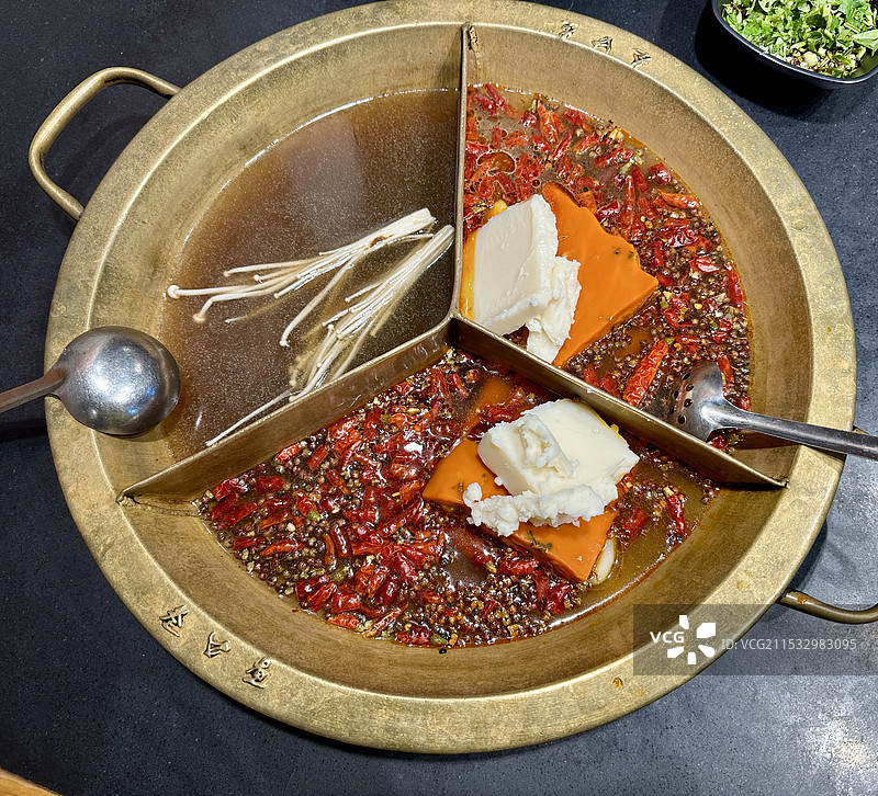 四川火锅奔驰锅牛油锅清汤锅图片素材