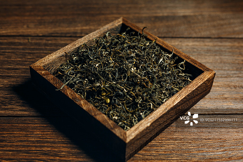 茶叶 茶具 传统中饮 木桌面背景 静物特写图片素材