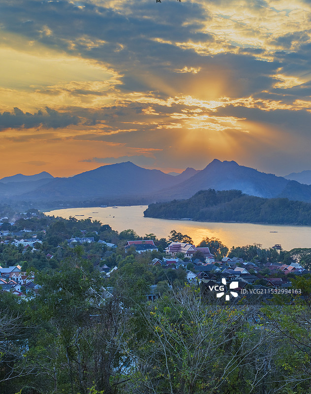 琅勃拉邦的黄昏图片素材