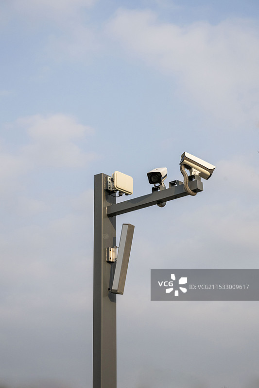 公园公路公共场所用于安全和监控的安防摄像头监视器图片素材
