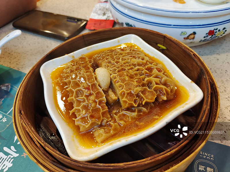 广东早茶特色茶点金钱肚高视角俯拍图片素材