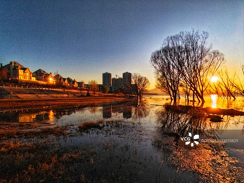 日落时的官厅湖畔图片素材