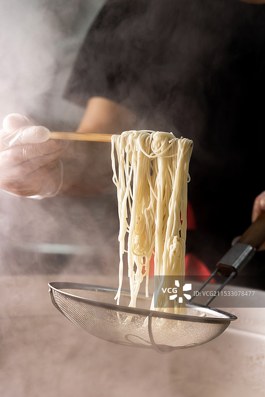 煮面吃面厨房烟火气小吃平价街头小店图片素材