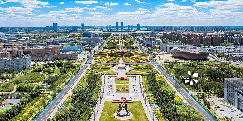中国内蒙古鄂尔多斯康巴什新区成吉思汗广场城市中轴线风光航拍图片素材