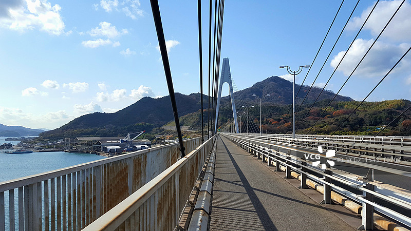 日本广岛县尾道市，岛波海道因岛段，连接因岛和生口岛的生口桥图片素材