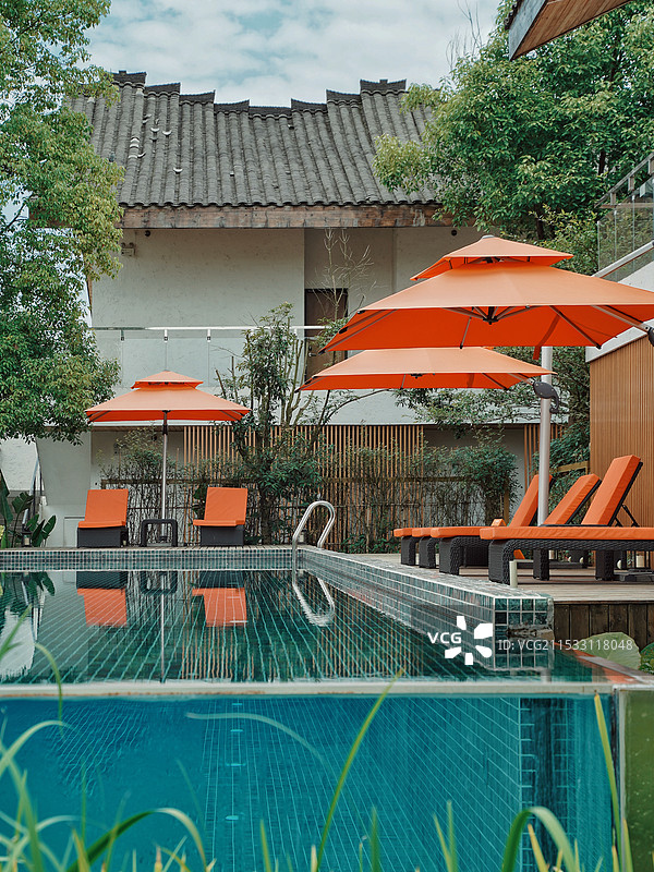 豪华酒店户外游泳池图片素材